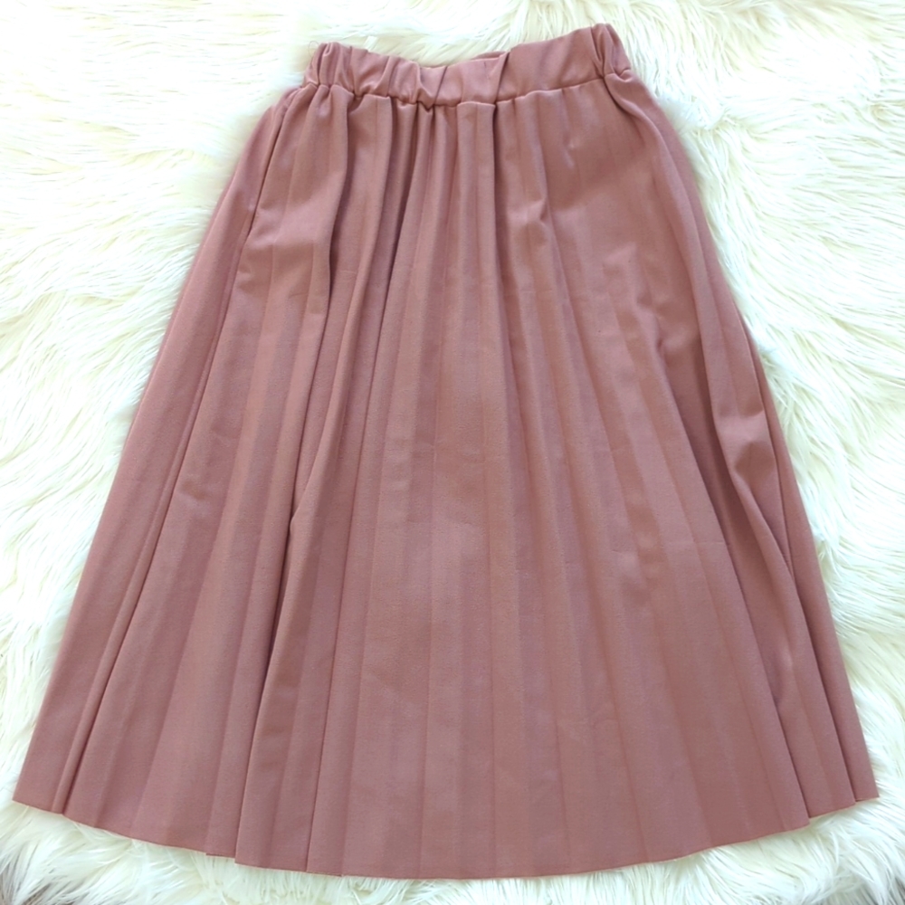 Blush pink skirt with pockets